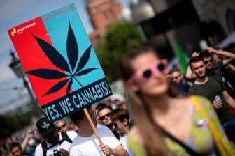 Hanfparade 2022 in Berlin: Demonstranten plädieren für eine rasche Freigabe von Cannabis in Deutschland.