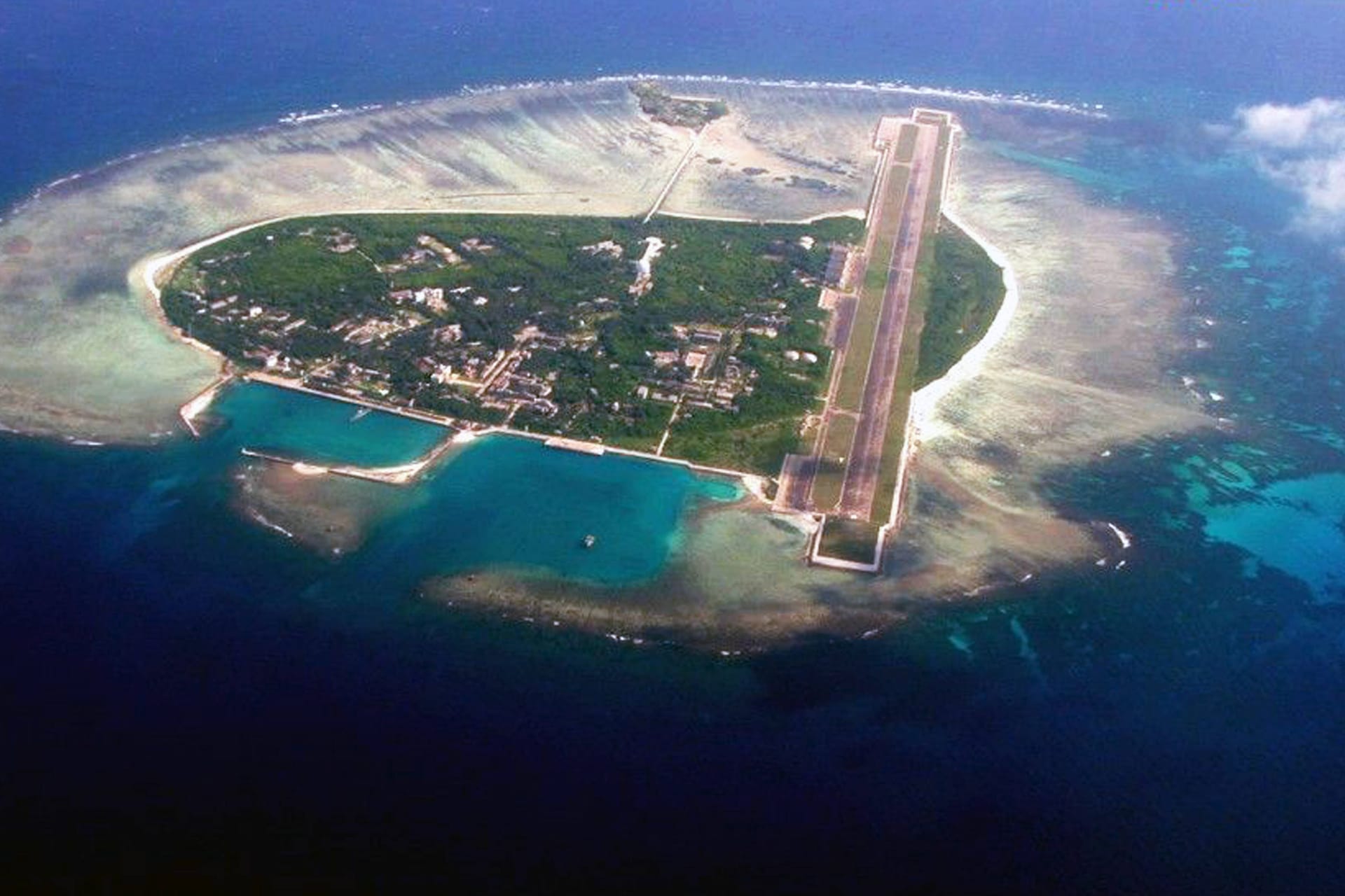 Auf der Woody-Insel befindet sich bereits eine Landebahn (Archivbild). China soll auf einer weiteren Paracel-Insel Baumaßnahmen durchführen.