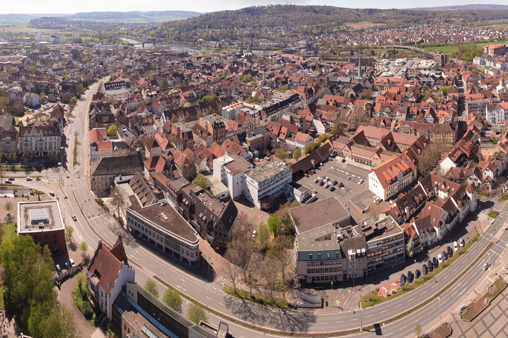 Hameln (Archivbild): Die Fahrt mit der Bahn von Hannover nach Hameln dauert etwa eine dreiviertel Stunde.