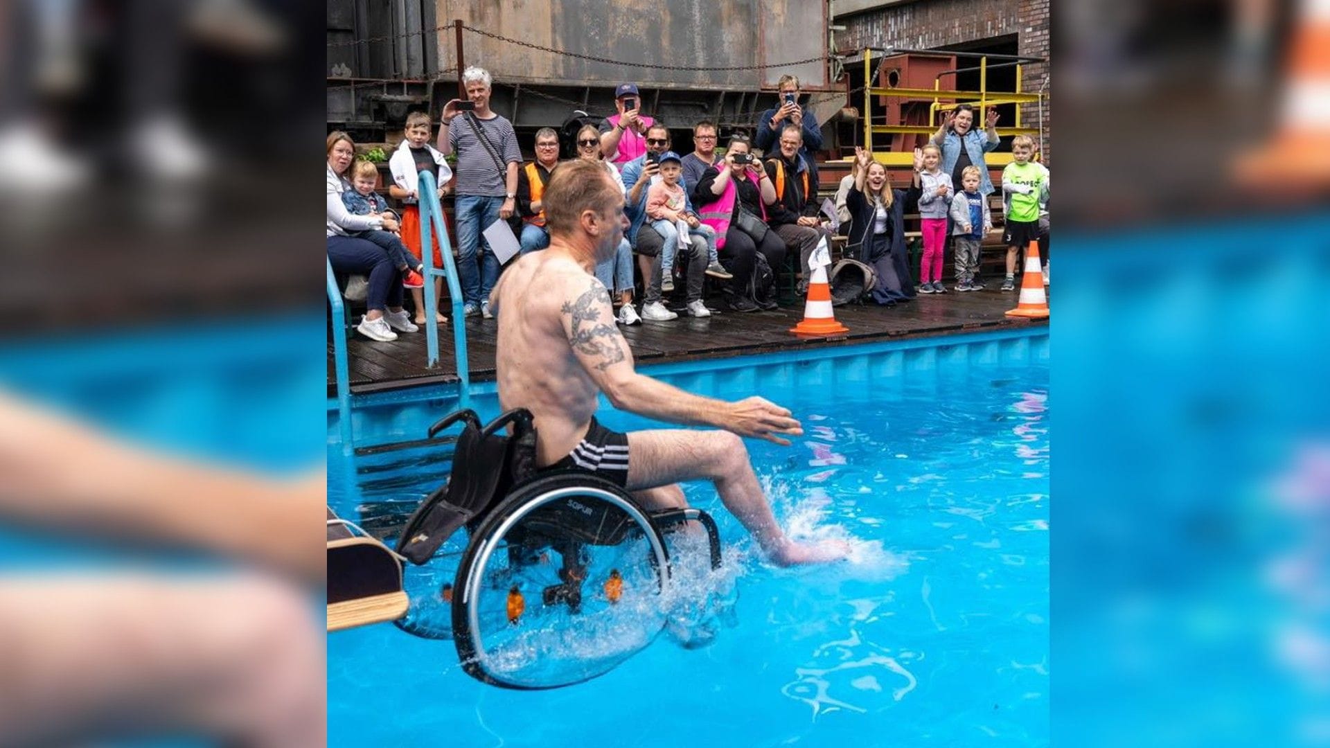 Jury-Mitglied Ralf Bockstedte (CDU) mit einem gewagten Sprung in Wasser. Jury-Mitglied Ralf Bockstedte (CDU) mit einem gewagten Sprung in Wasser.