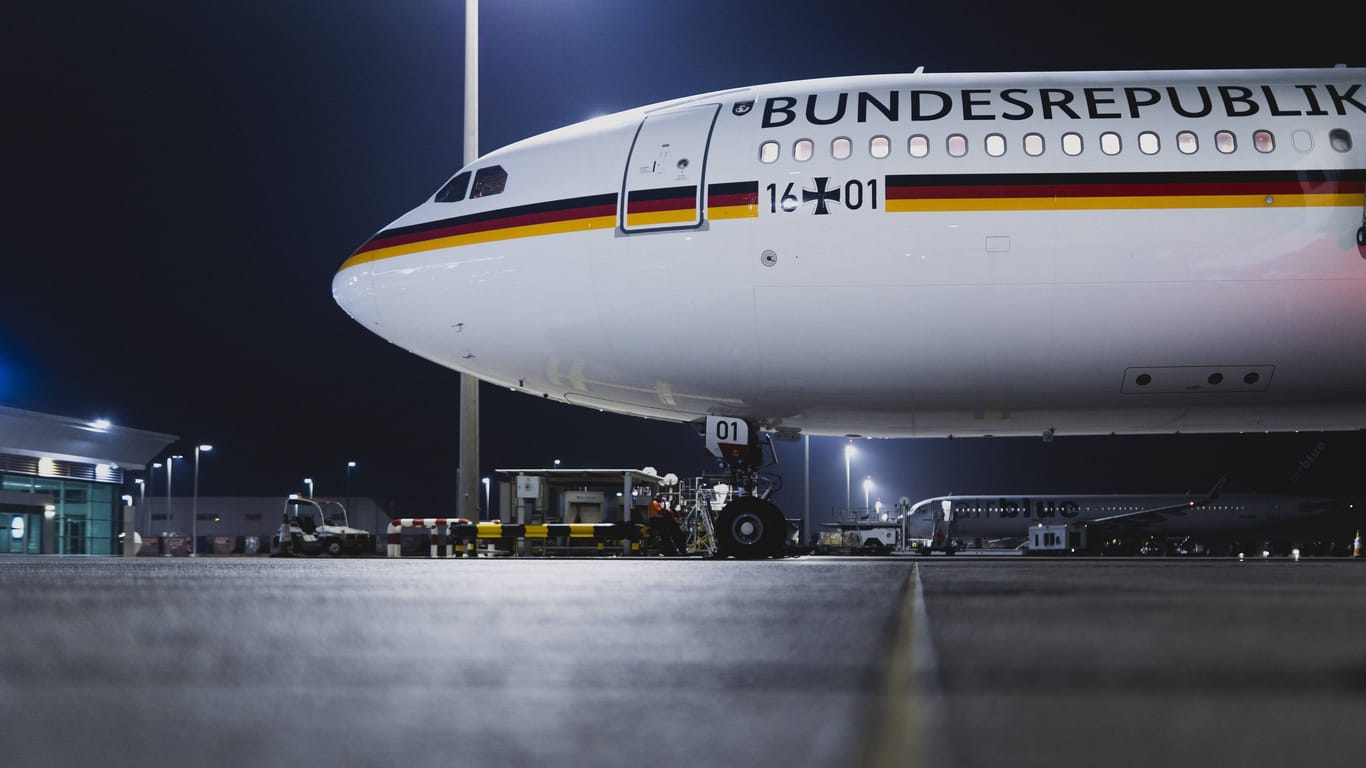 Regierungsflieger A340 in Abu Dhabi: Das Flugzeug der Luftwaffe soll nun wieder zurück nach Deutschland geflogen werden.