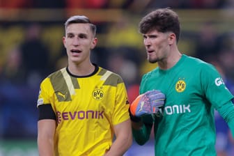 Nico Schlotterbeck (l.) und Gregor Kobel: Beide werden dem BVB vorerst fehlen.
