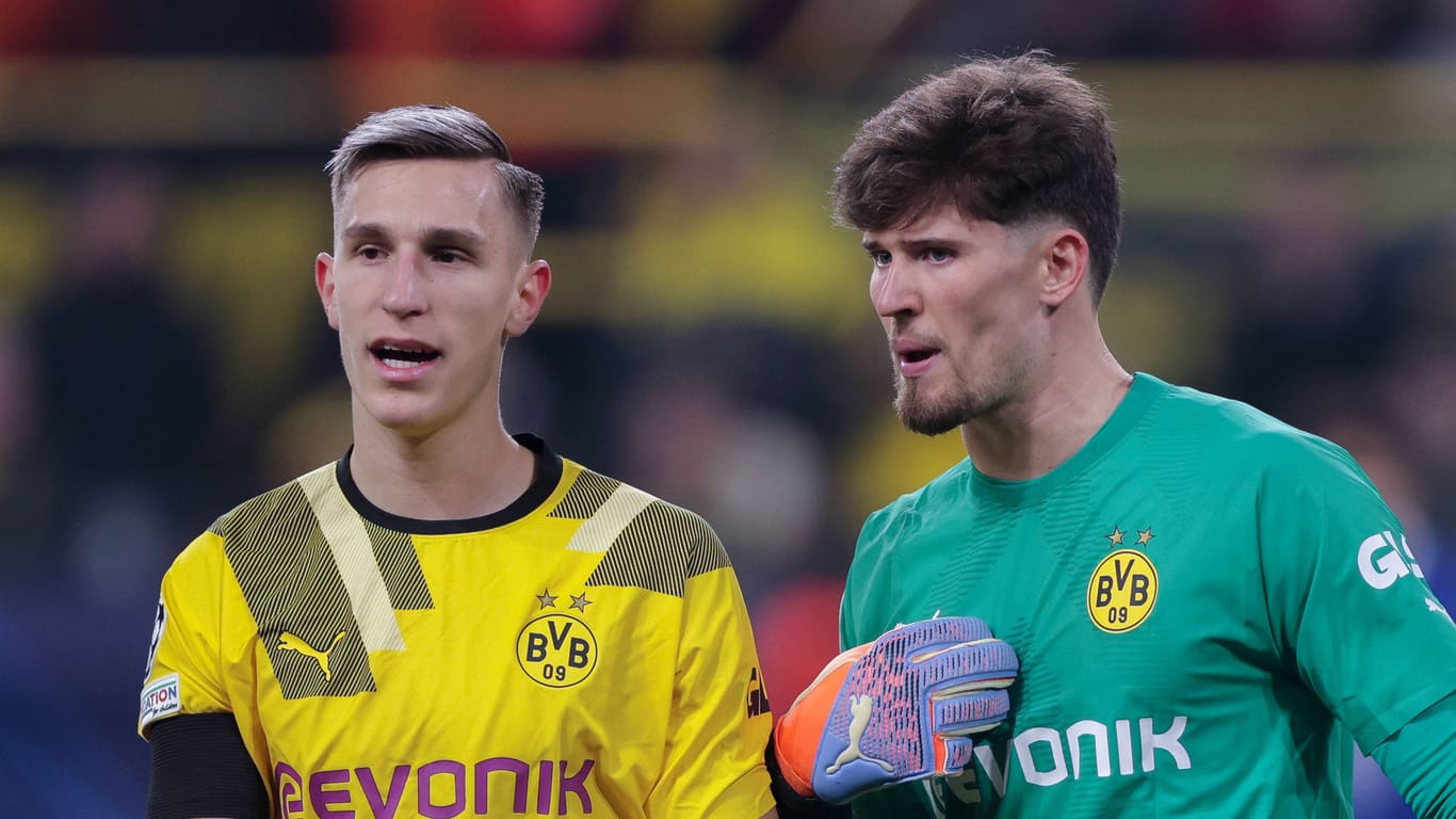 Nico Schlotterbeck (l.) und Gregor Kobel: Beide werden dem BVB vorerst fehlen.