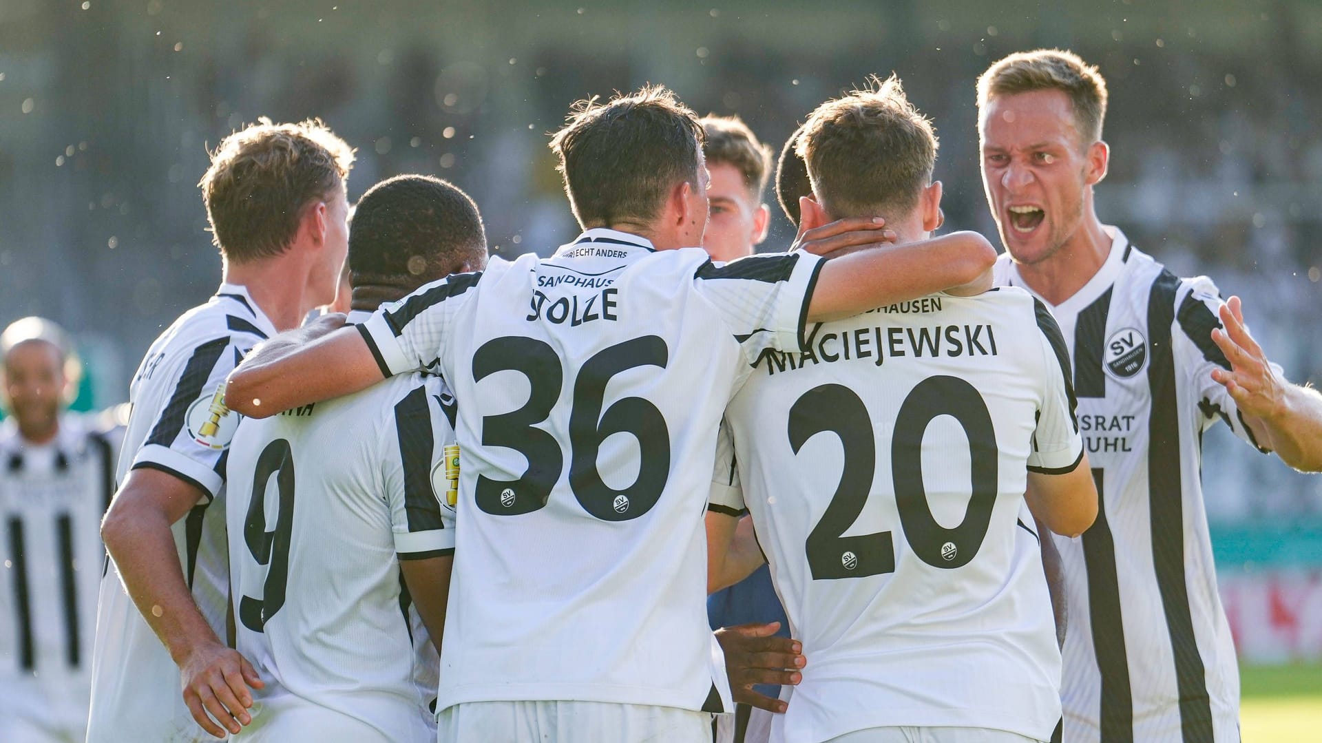 Sandhausen jubelt: Gegen Hannover 96 behielten sie im Elfmeterschießen die Oberhand.