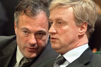 Hamburgs ehemaliger Innensenator Ronald Schill (links) und Bürgermeister Ole von Beust: Am 19. August 2003 kam es zum Eklat.