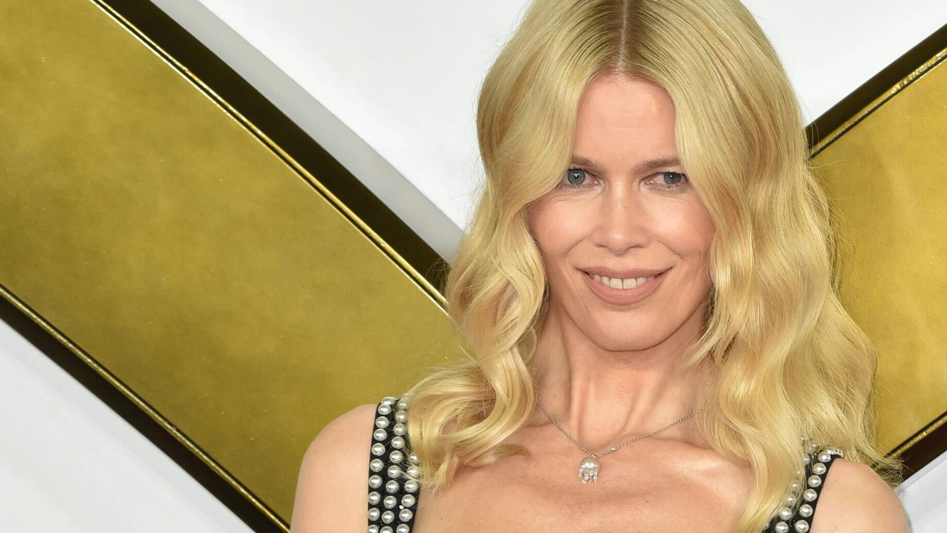 Claudia Schiffer: Das Supermodel posierte mit seinem Kater auf dem Red Carpet.