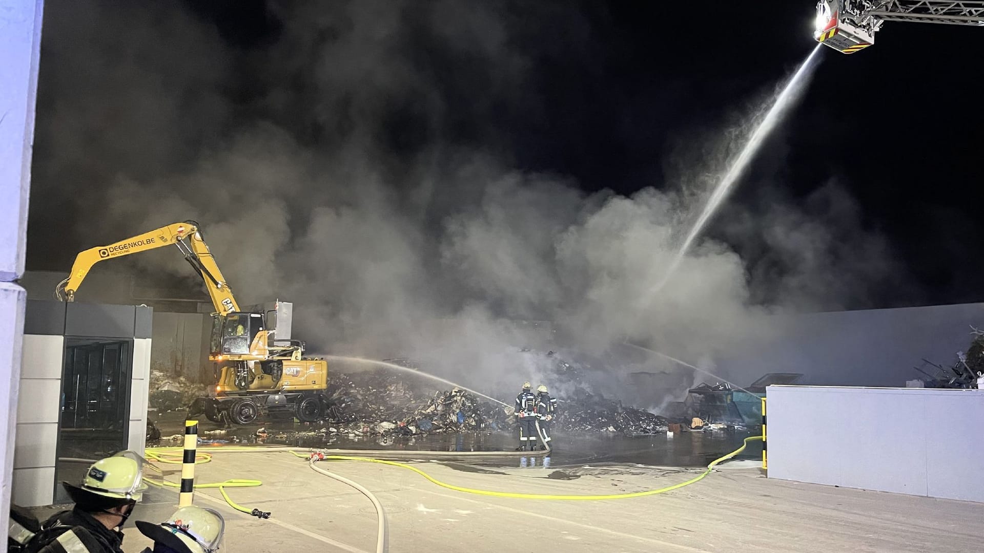 Brand auf Recyclinghof in Stuttgart