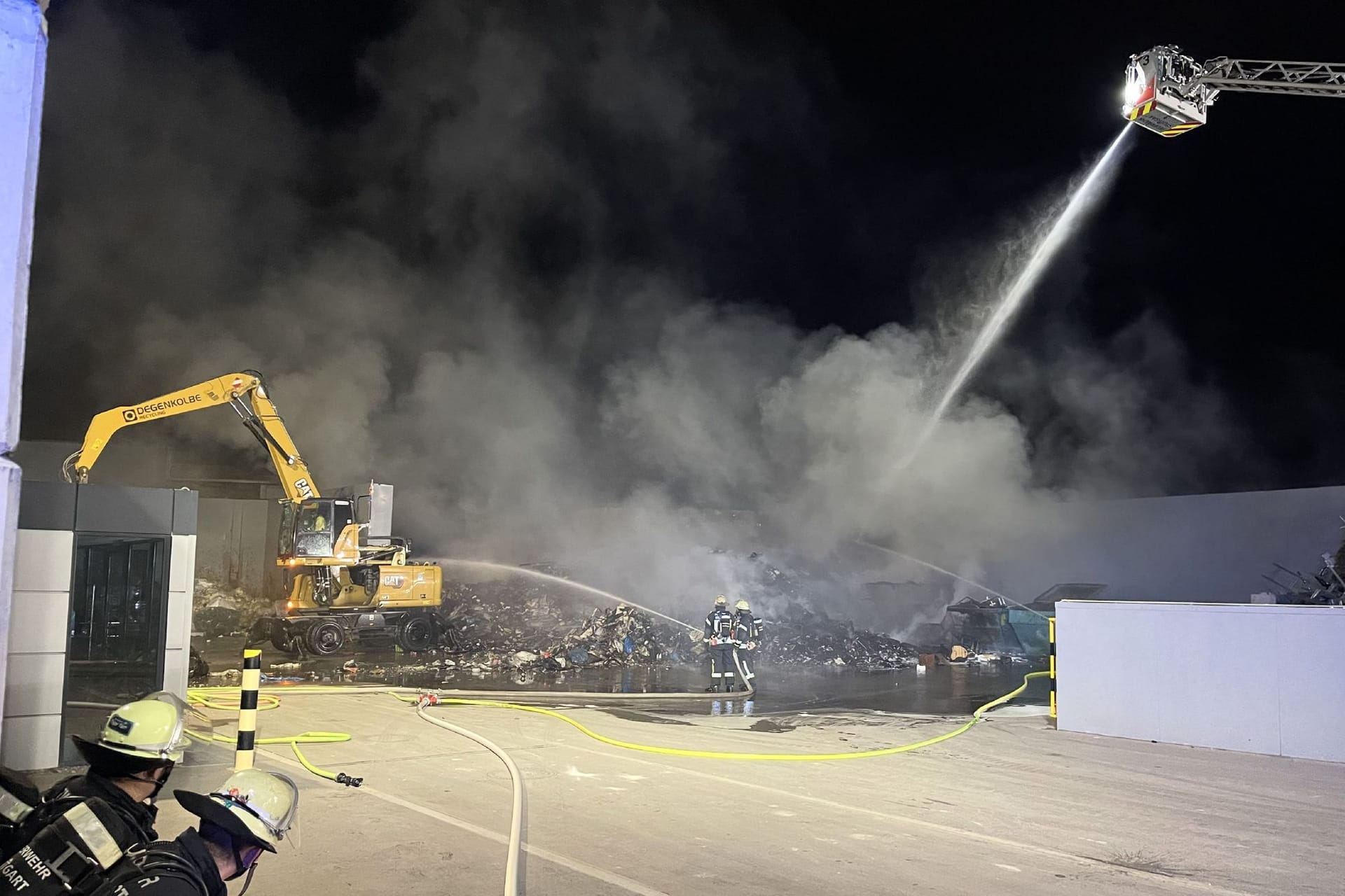 Brand auf Recyclinghof in Stuttgart