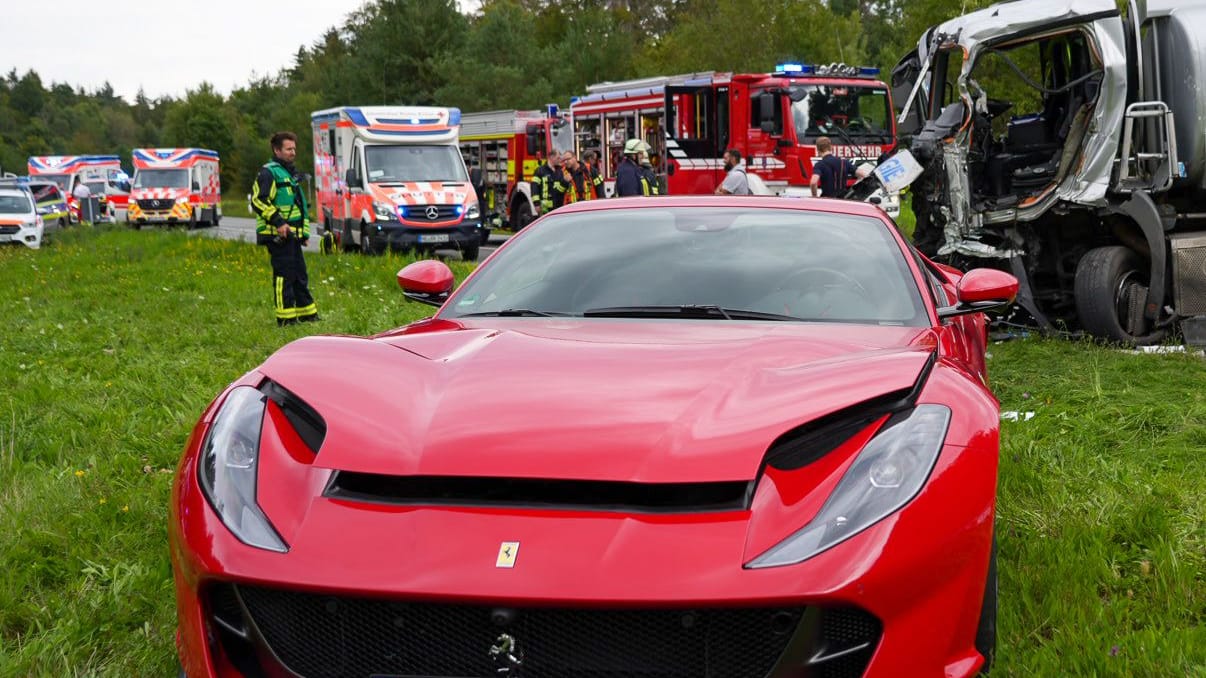 Bei Oberursel soll es zu einem Unfall mit Schwerverletzten gekommen sein: Auch der Ferrari war beteiligt.