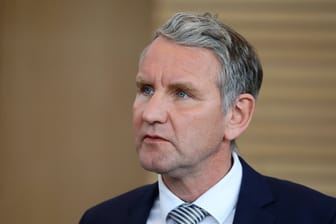 Björn Höcke (Archivbild): Der AfD-Landeschef in Thüringen soll laut Bundesinnenministerin Faeser nicht mehr als Lehrer zurückkehren.