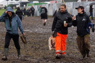 Die Fans, die es vor dem Anreise-Stopp zum Wacken geschafft hatten, müssen sich nun mit einer Schlammwüste begnügen.