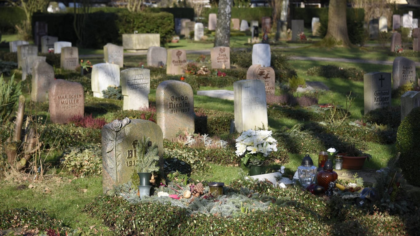 Friedhof Badenstedt (Archivbild): Hier sollen in Zukunft nur noch Urnengräber erlaubt sein.