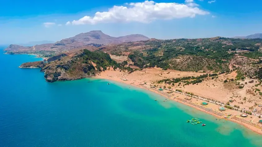 Der Strand Tsambika liegt in der Nähe des Dorfes Afandou.