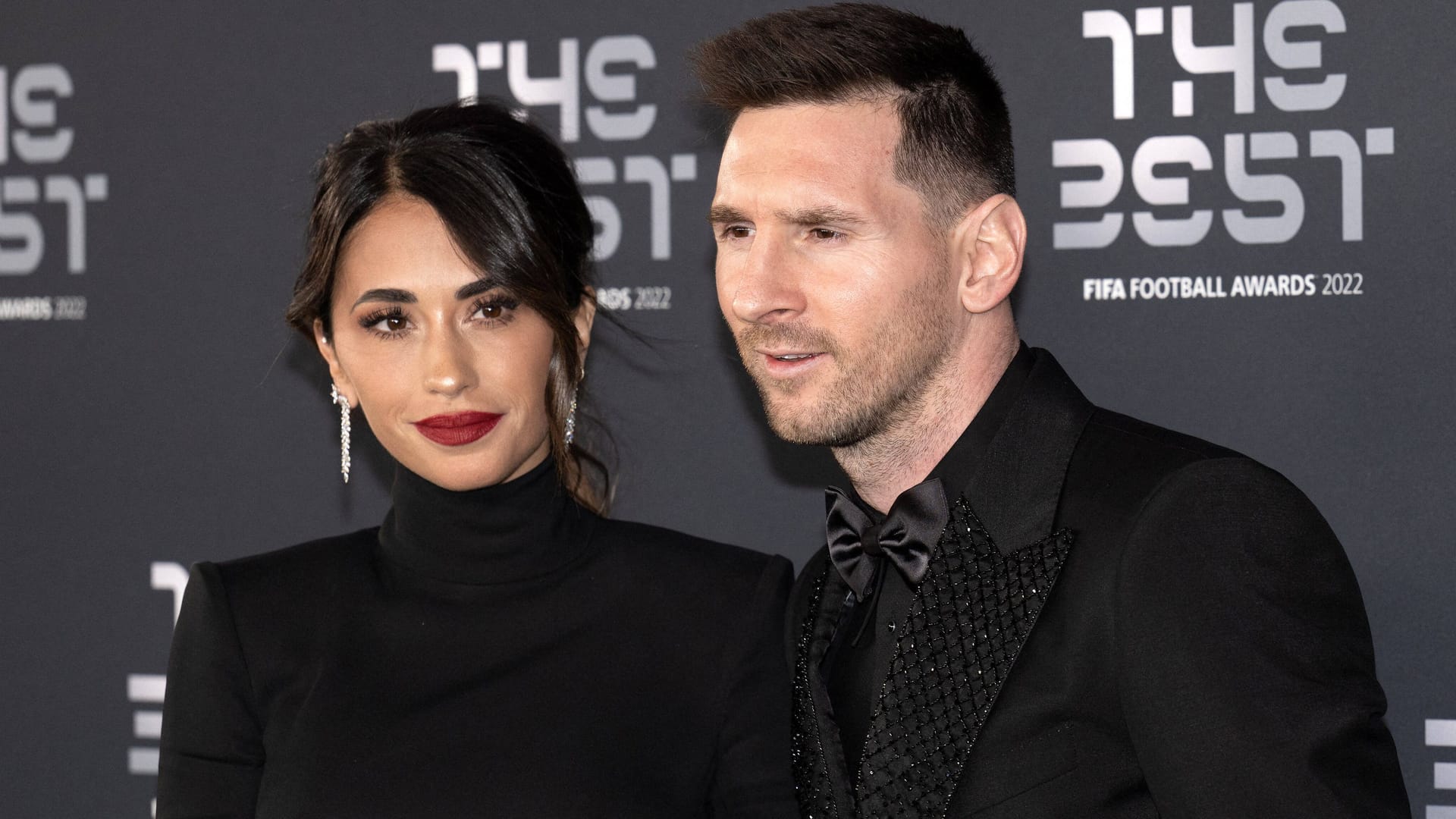 Lionel Messi (r.) und seine Ehefrau Antonella: Die beiden sind bereits seit Teenager-Tagen zusammen. Lionel Messi (r.) und seine Ehefrau Antonella: Die beiden sind bereits seit Teenager-Tagen zusammen.