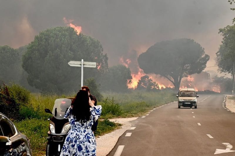 Camper in Saint-Andre: Sie müssen wegen eins Brands evakuiert werden.