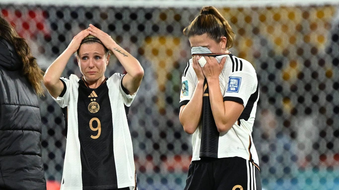 Svenja Huth (l.) und Lena Oberdorf: Tränen flossen nach dem WM-Ausscheiden.
