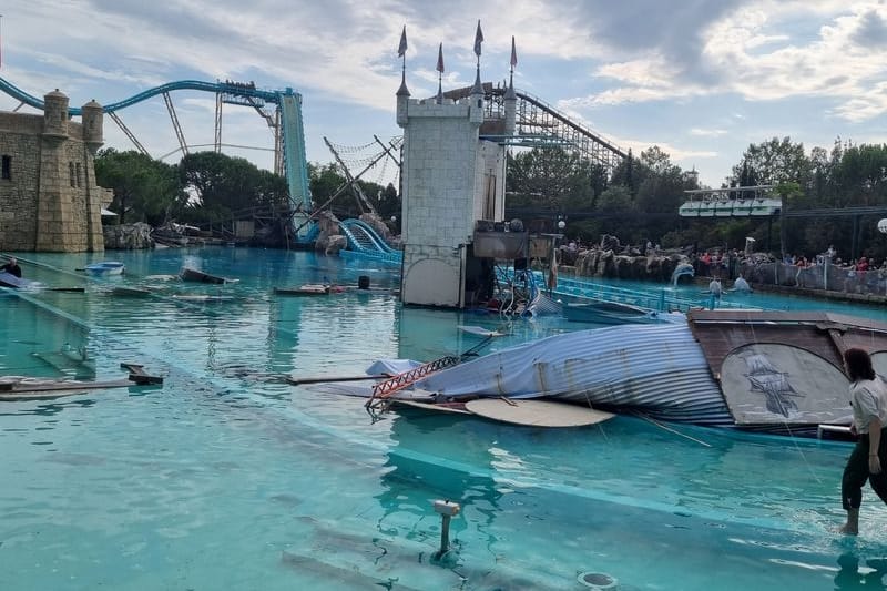 Die Schäden im Europa-Park: Der Freizeitpark will nach dem Unfall vom Montagnachmittag wieder öffnen.