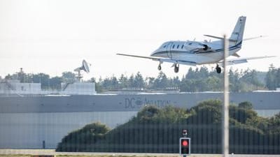 Ein Privatjet aus London, mit dem Fußballer Harry Kane an Bord, landet auf dem Flughafen Oberpfaffenhofen bei München.