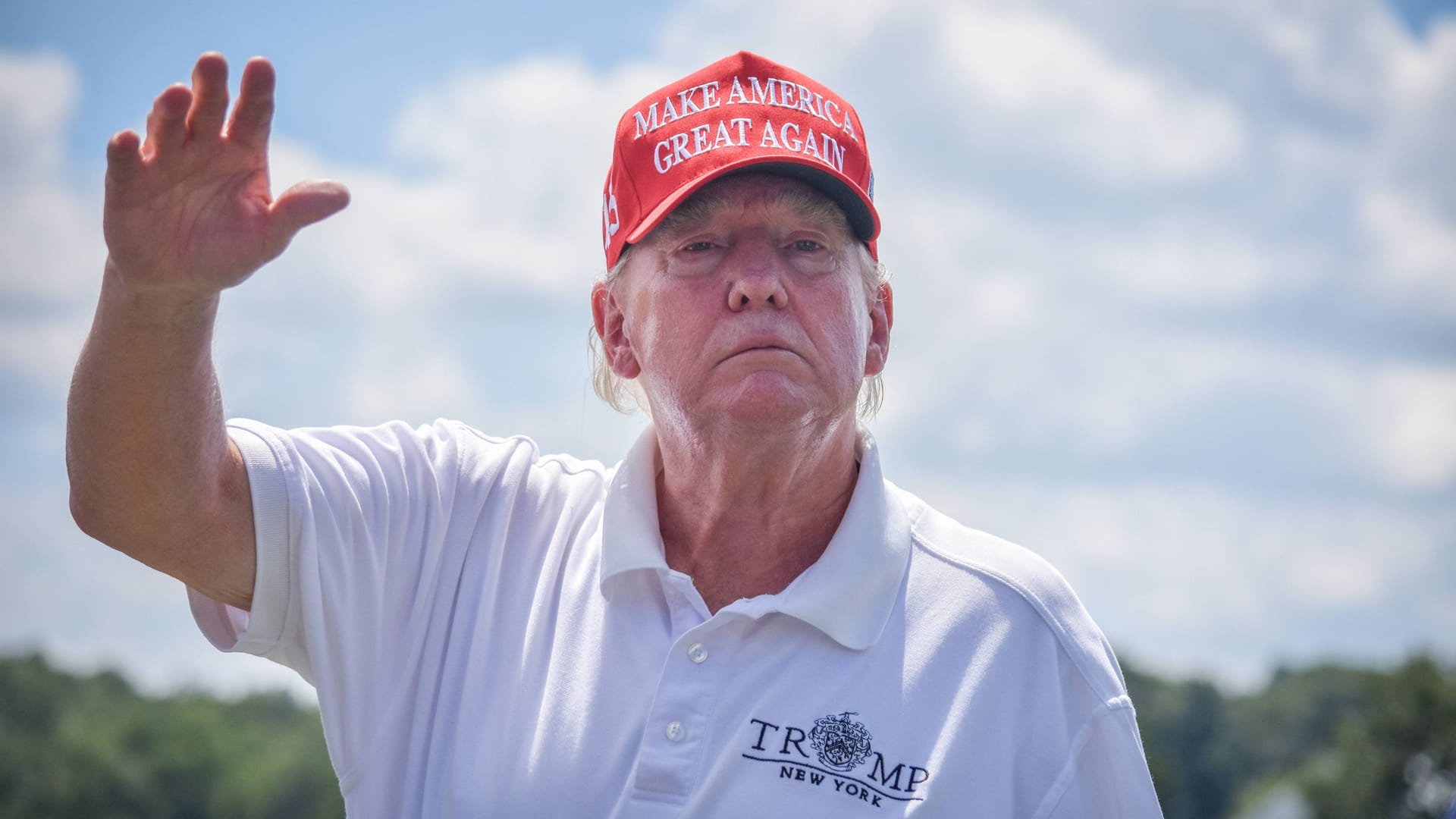 Donald Trump auf dem Golfplatz (Archivbild): Der Secret Service schoss am Sonntag laut Berichten auf einen mutmaßlichen Attentäter. Donald Trump auf dem Golfplatz (Archivbild): Der Secret Service schoss am Sonntag laut Berichten auf einen mutmaßlichen Attentäter.