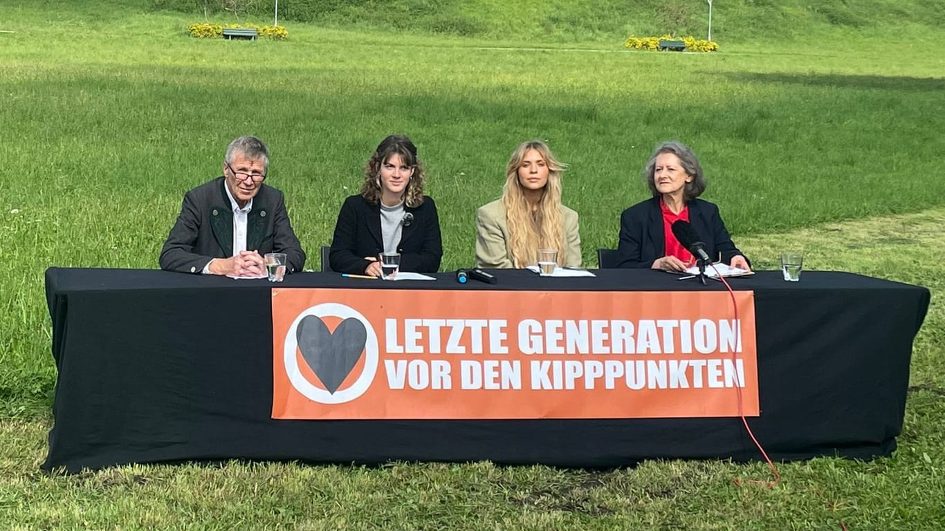Sprecher der "Letzten Generation": Ernst Höhrmann, Lena Mair, Anja Windl und Marion Fabian (v. l. n. r.).