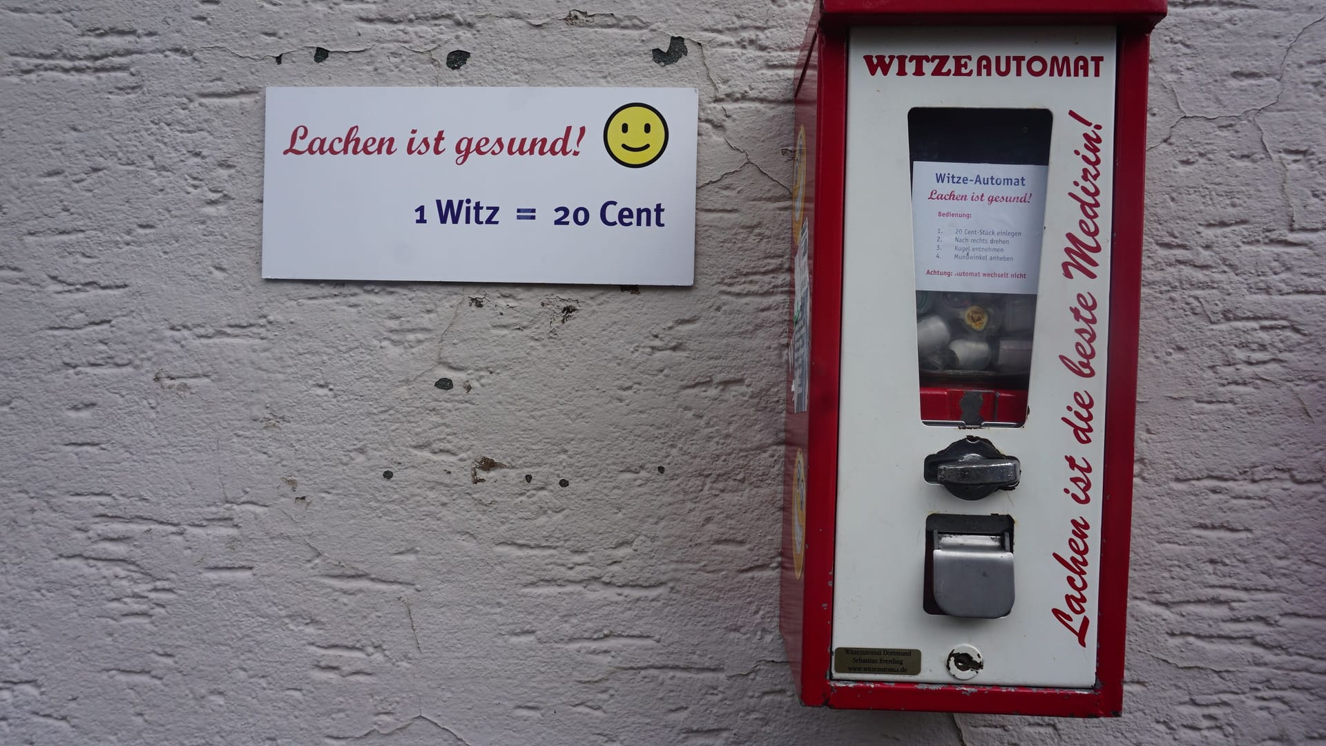 Witze für 20 Cent aus einem Automaten: Früher spuckte die Maschine Kaugummis zum selben Preis aus.