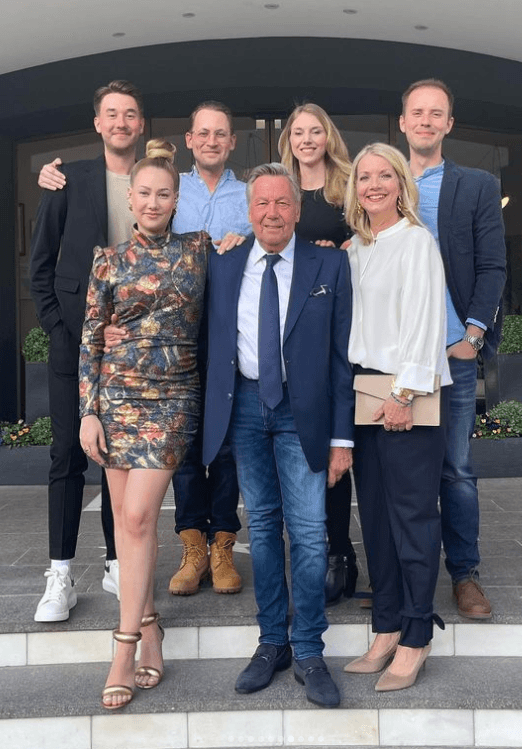 Roland Kaiser mit seiner Familie in 2022.