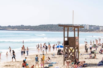 Strand von Cala Millor (Archivbild): Die enorm hohen Temperaturen könnten ein möglicher Auslöser für den Herzstillstand gewesen sein.