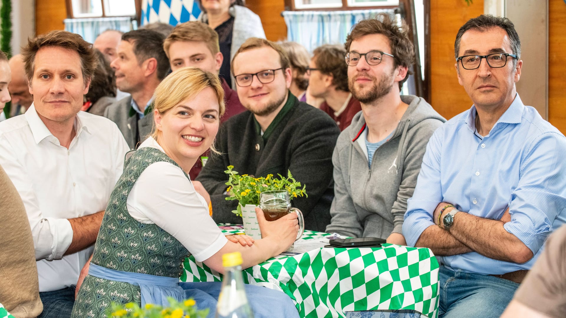 Grünen-Fraktionsvorsitzende Katharina Schulze und Cem Özdemir (rechts): In Chieming erfuhren die beiden massive Anfeindungen.