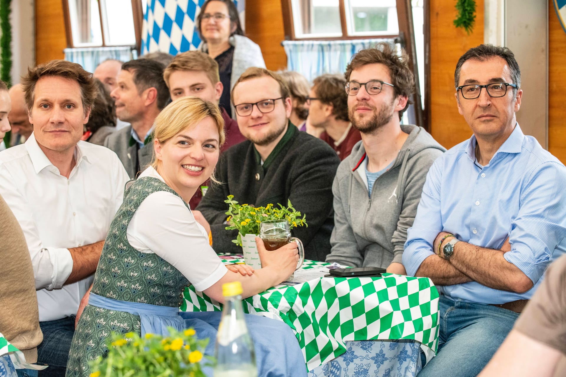 Grünen-Fraktionsvorsitzende Katharina Schulze und Cem Özdemir (rechts): In Chieming erfuhren die beiden massive Anfeindungen.