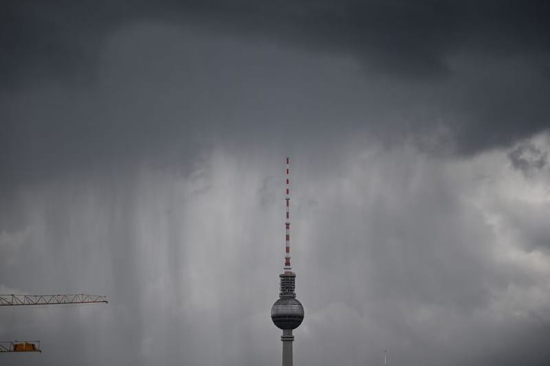 Es besteht immer noch Unwettergefahr in Berlin und Brandenburg.