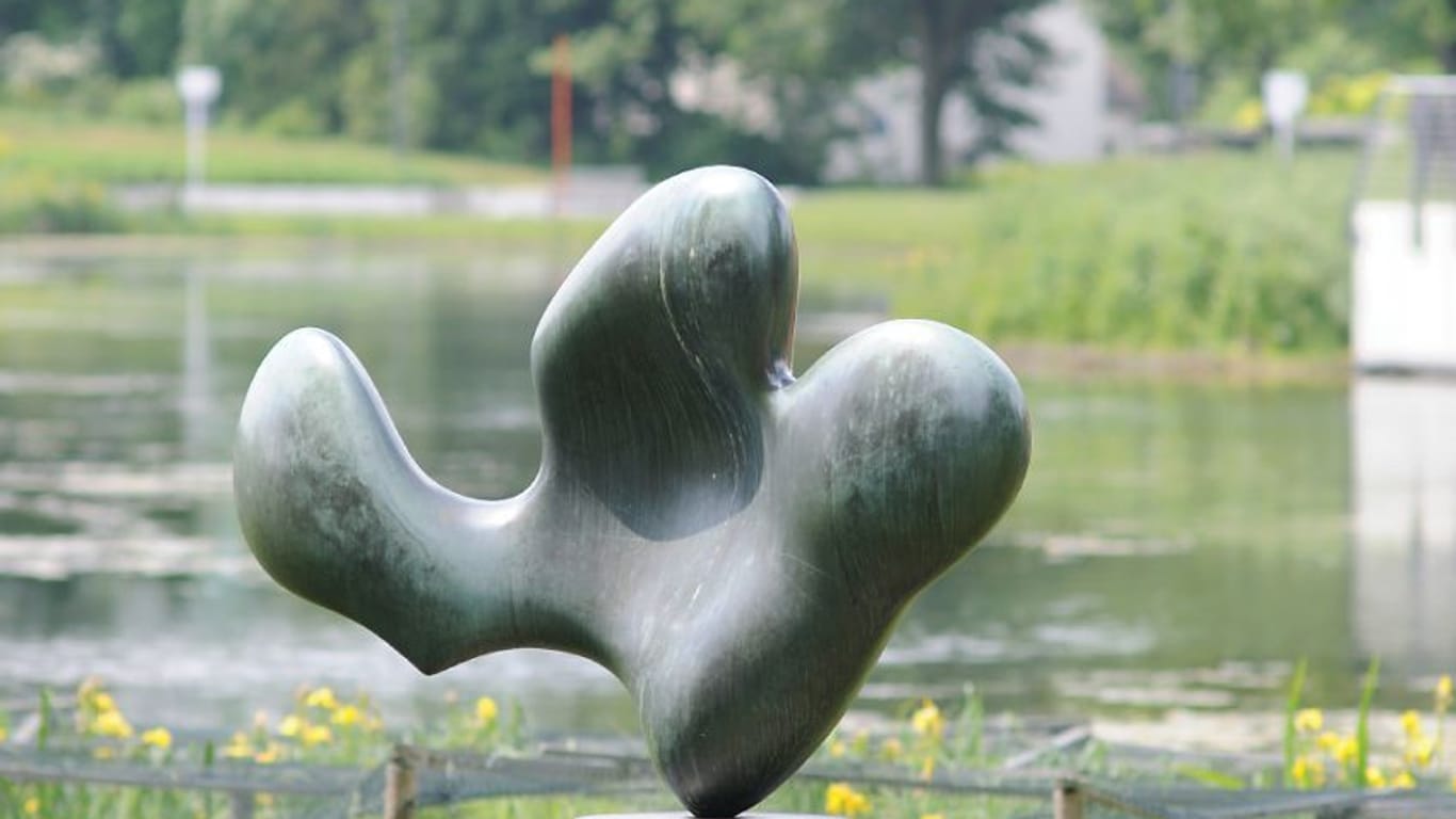 Die Bronzeskulptur "Ruhendes Blatt" von Hans Arp: Bis vor kurzem zierte sie den City-See.