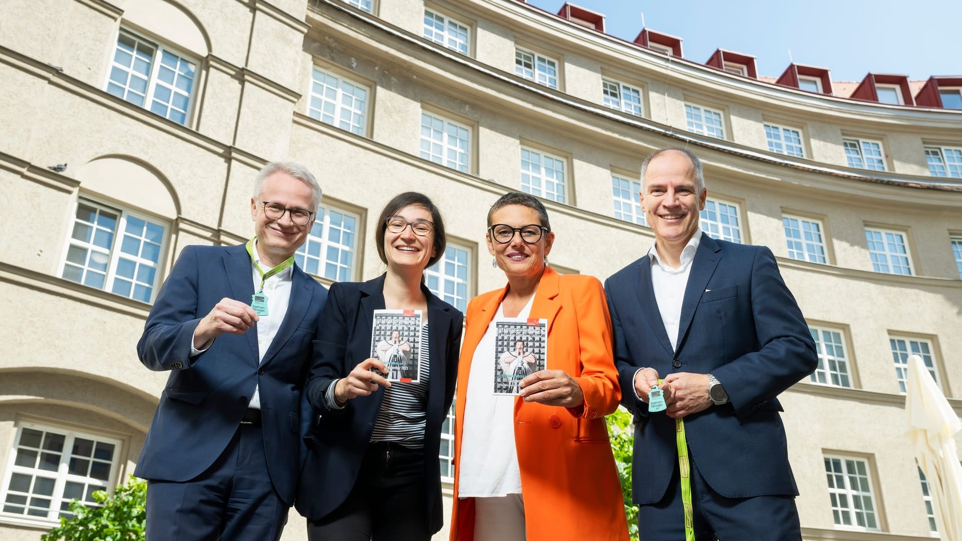 Von links nach rechts: Michael Kläver, stv. Vorstandsmitglied der Sparkasse Nürnberg, Projektleiterin Diana Meisel, Projektbüroleiterin Elisabeth Hartung und Michael Soukup, Geschäftsführer des ESW.