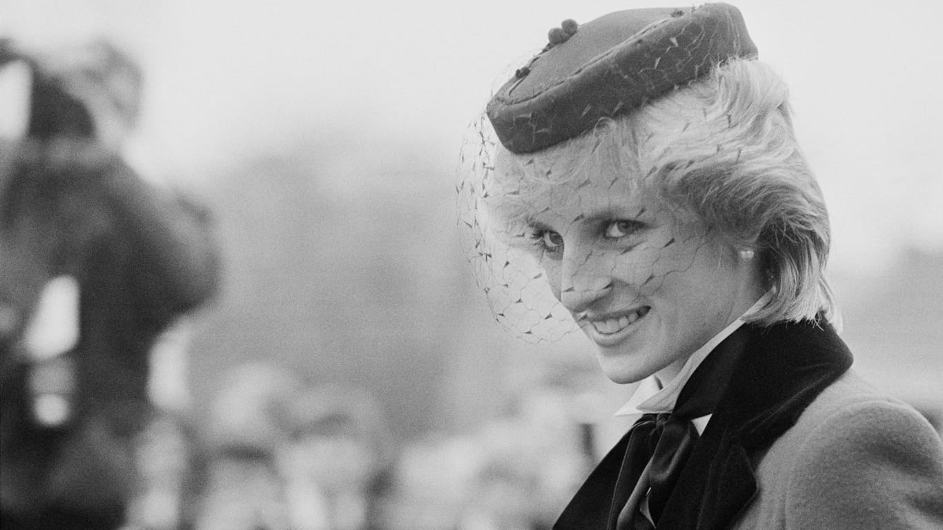Prinzessin Diana: Sie war die erste Ehefrau des heutigen König Charles III..