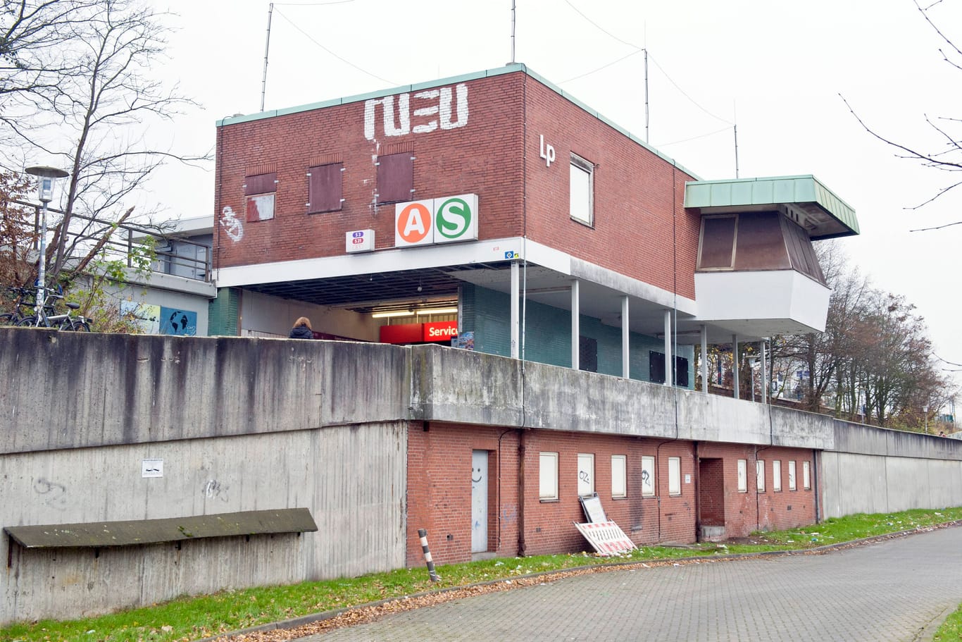 Bahnhof Diebsteich im Jahr 2017: Der Bahnhof wird derzeit rundum erneuert. Ab 2027 sollen hier sowohl Fern- als auch Regionalzüge einfahren.