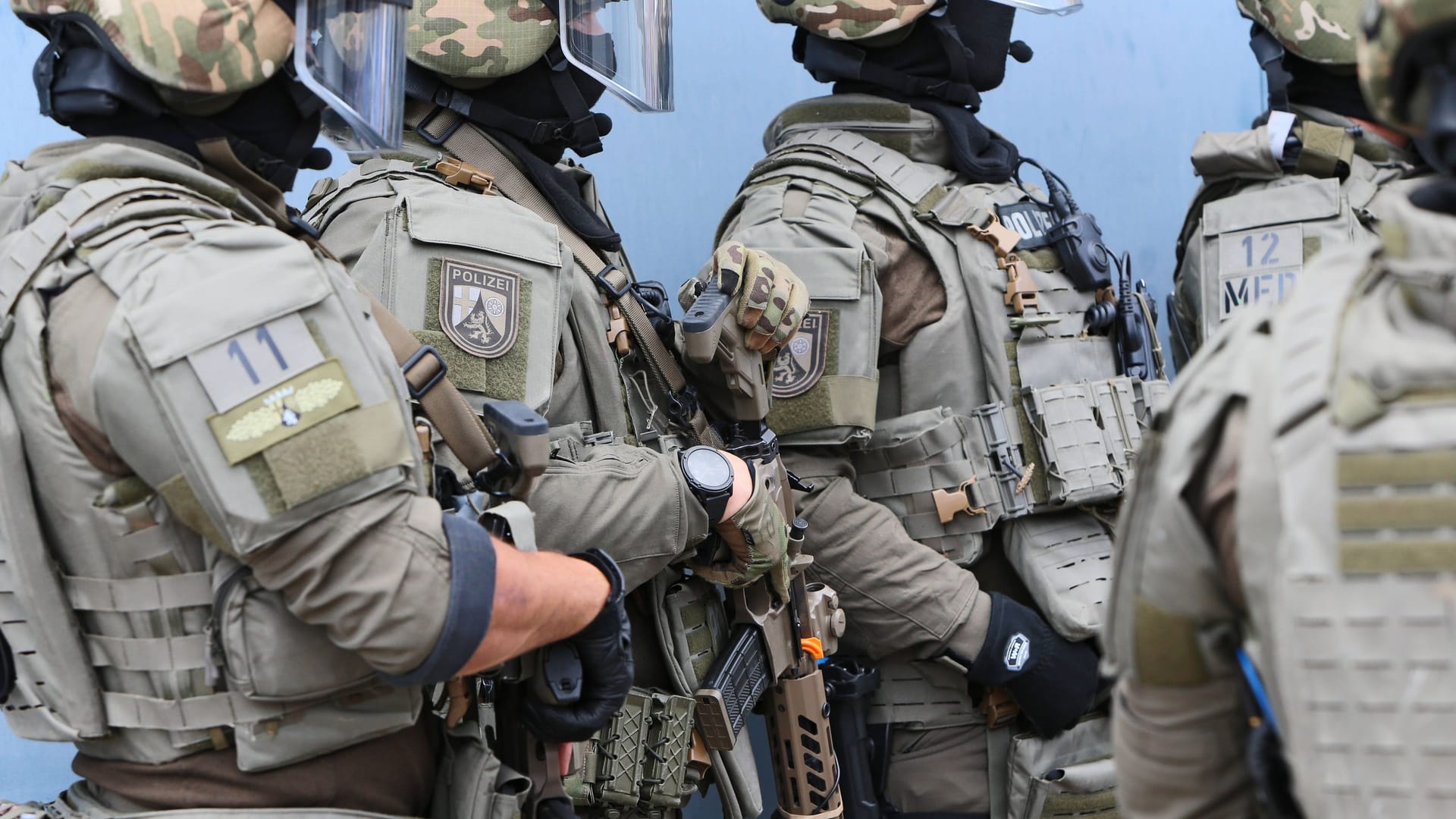 Beamte des SEK (Archivbild): Ein 23-Jähriger muss sich nun u.a. wegen erpresserischen Menschenraubs verantworten. Beamte des SEK (Archivbild): Ein 23-Jähriger muss sich nun u.a. wegen erpresserischen Menschenraubs verantworten.