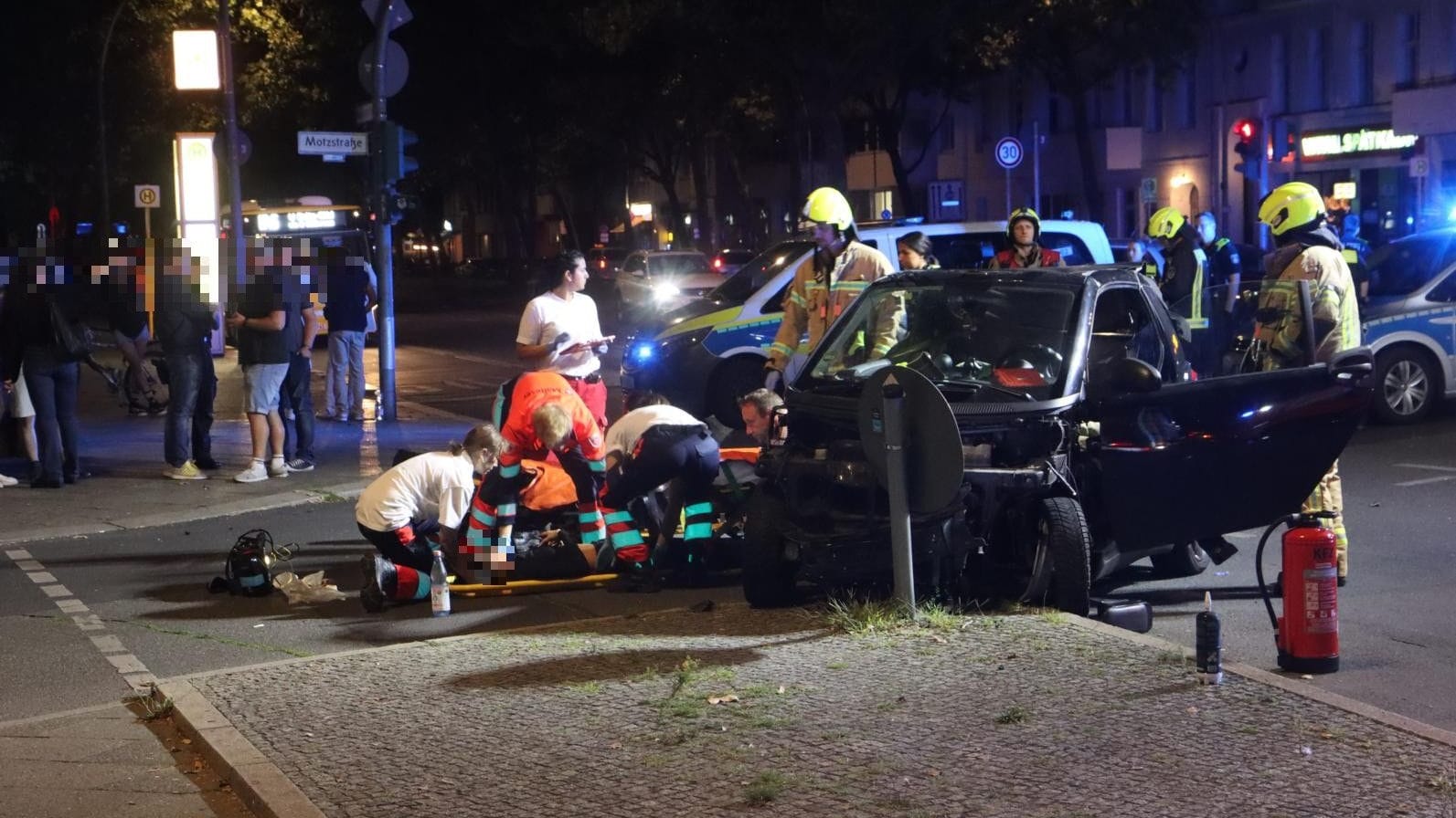 Unfallstelle in Schöneberg: Die junge Frau musste schwer verletzt ins Krankenhaus.