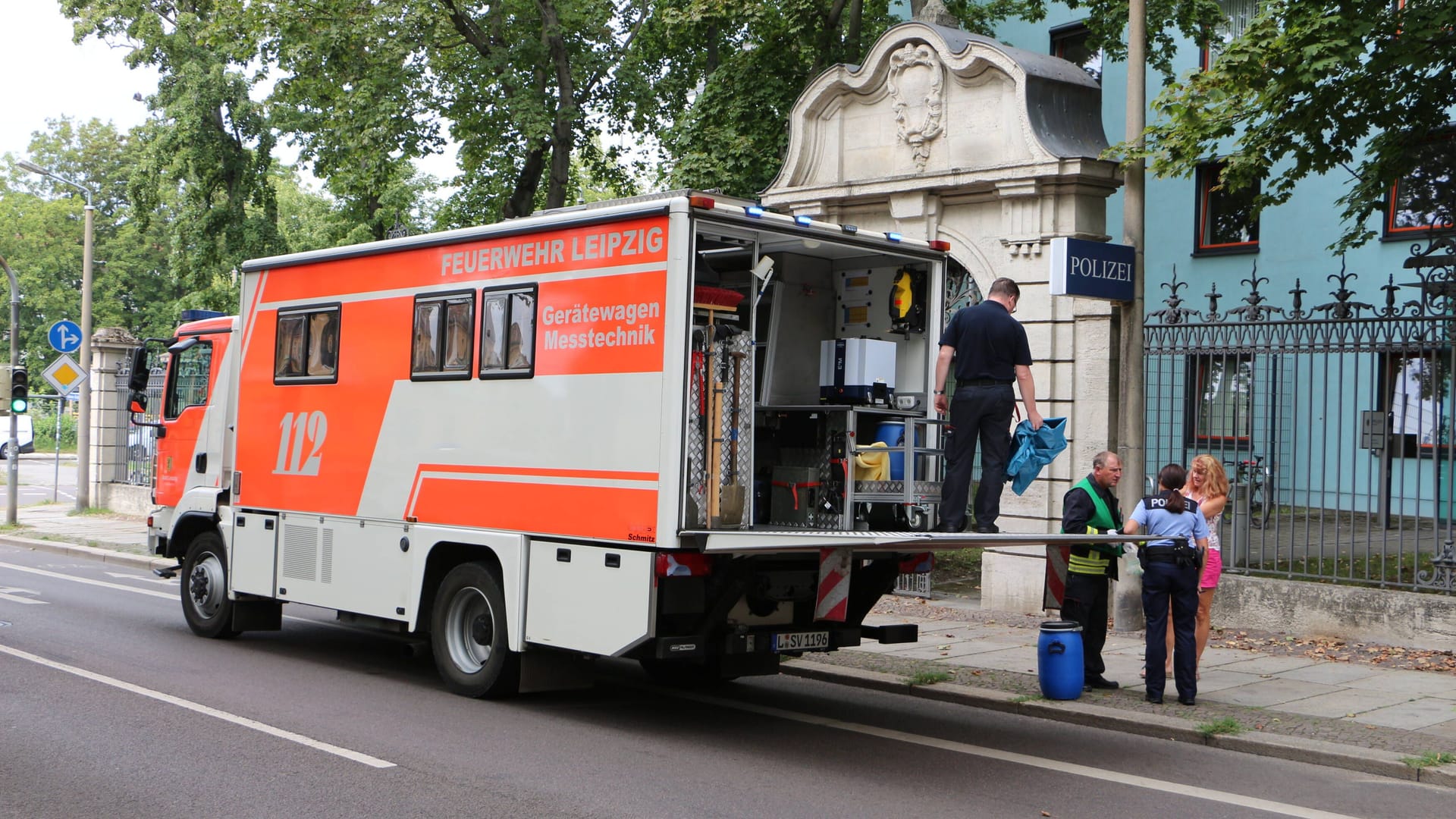 Feuerwehr an der Wache: Die Retter fuhren am Donnerstagmittag vor.