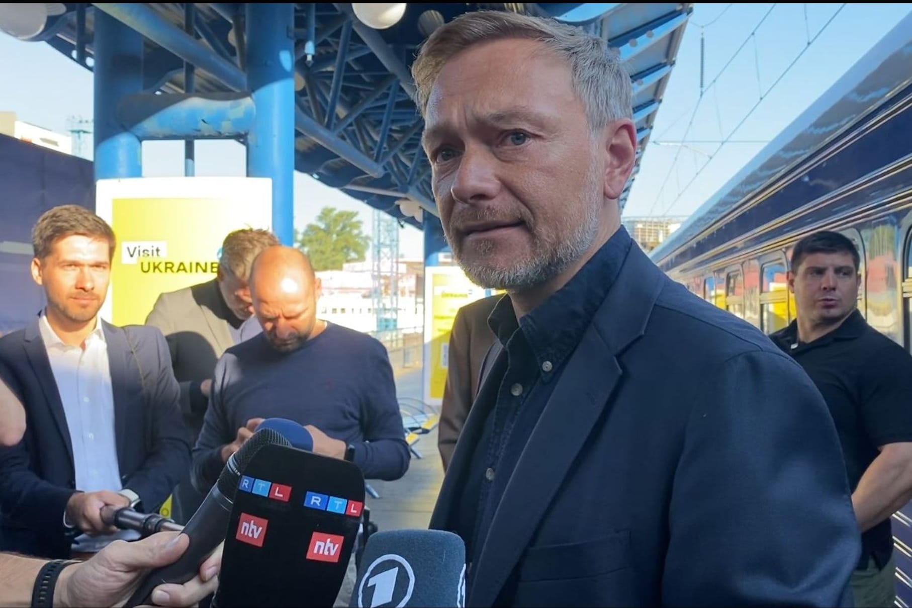 Kiew: Finanzminister Christian Lindner ist in der Ukraine eingetroffen.