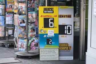 Lotto-Stand in einer Innenstadt (Symbolfoto): Für einen Gewinn braucht man sehr viel Glück.