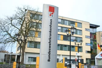 Das Bundeswehrkrankenhaus in Hamburg-Wandsbek (Archivbild): Vor dem Gebäude kam es zu einem Kurzschluss.