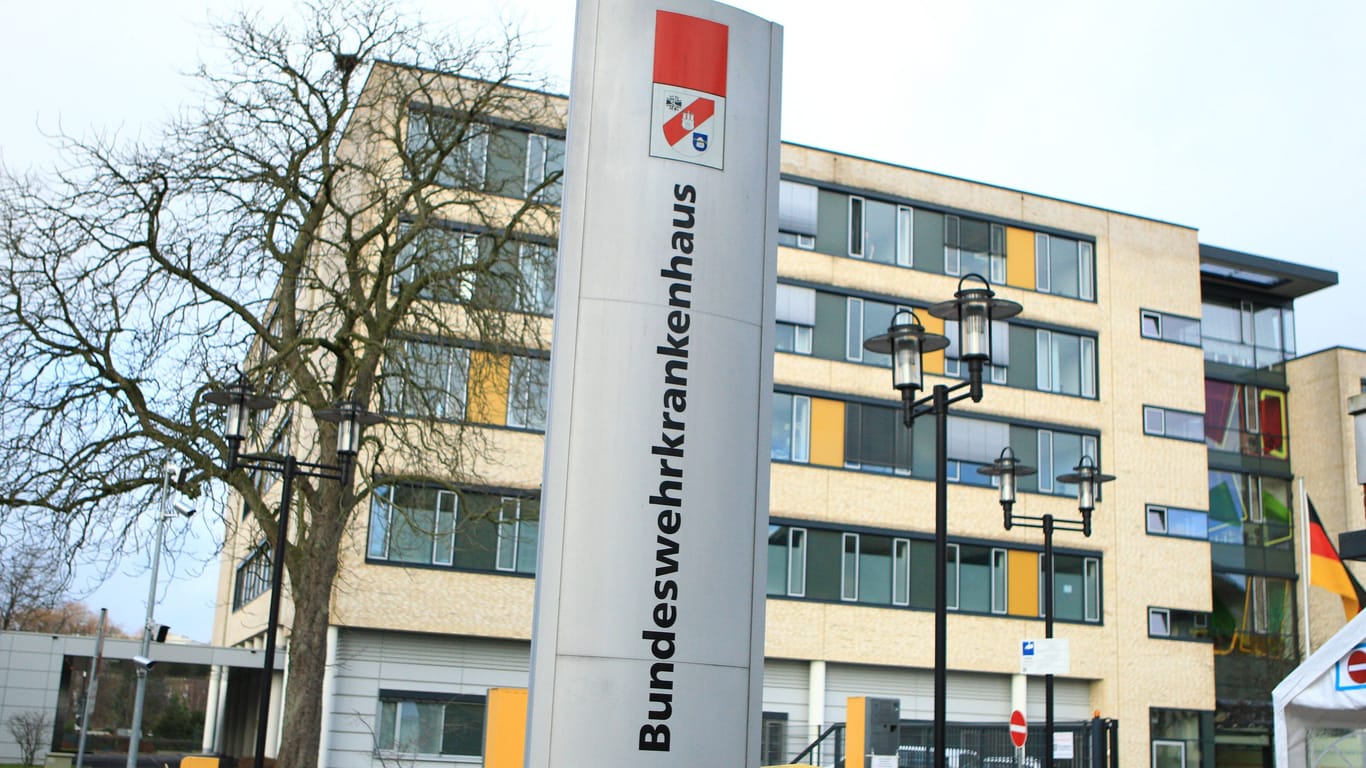 Das Bundeswehrkrankenhaus in Hamburg-Wandsbek (Archivbild): Vor dem Gebäude kam es zu einem Kurzschluss.