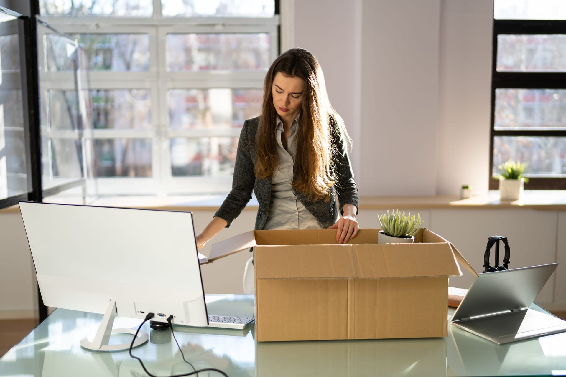 Büro leer räumen nach einer Kündigung: Bei einer Freistellung bleibt dafür kaum Zeit.