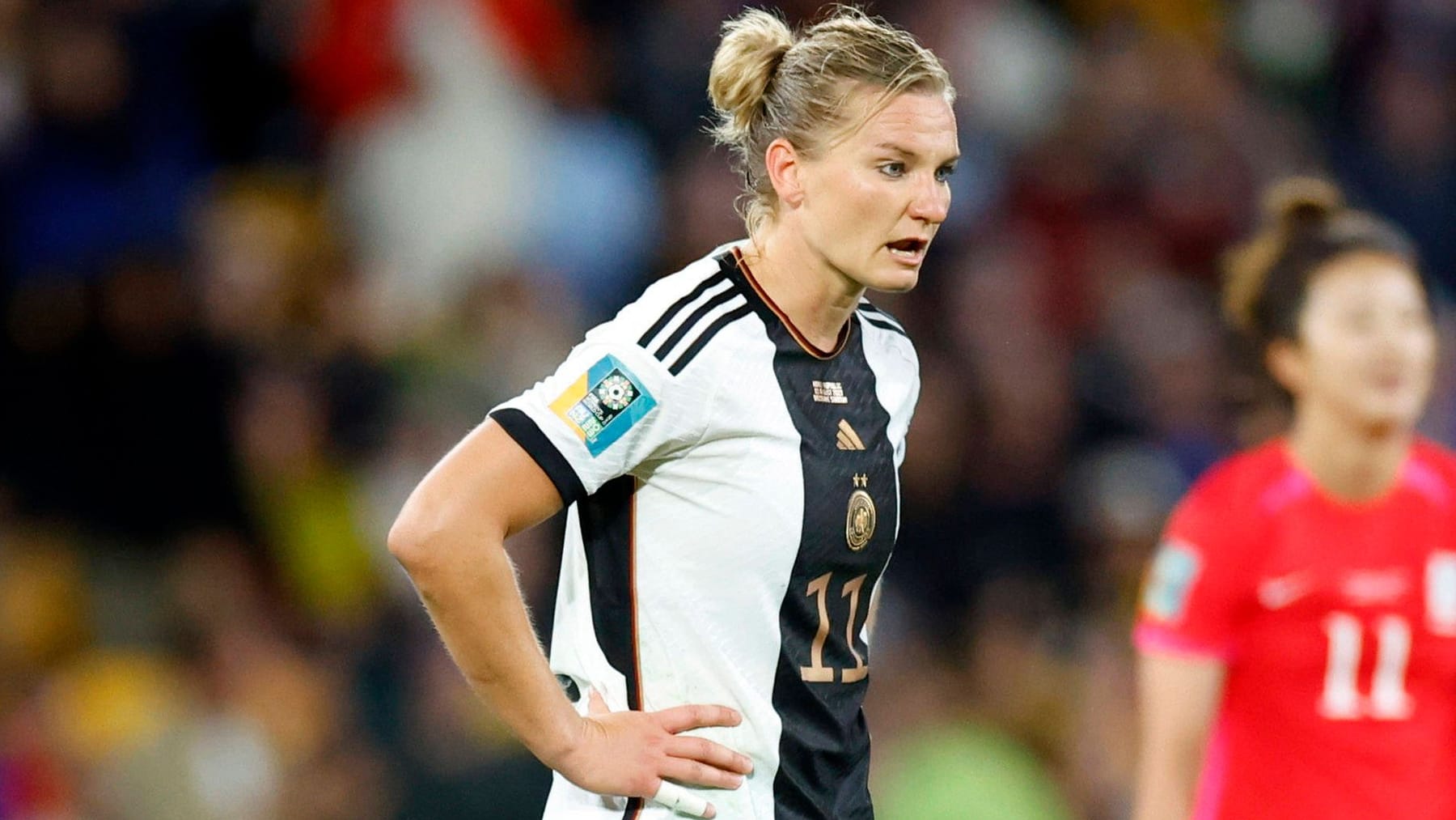 Frauen Fußball WM DFB Star So reagiert Popp auf entscheidende Frage