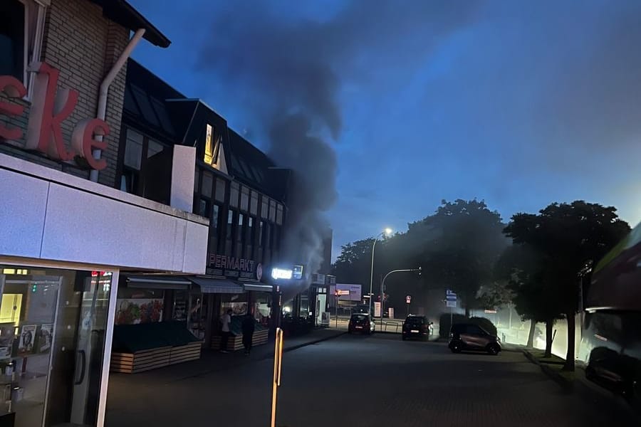 In einem Döner-Imbiss am Schenefelder Platz ist ein Feuer ausgebrochen.