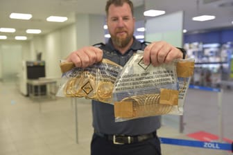 Geschmuggeltes Gold am Flughafen: Die Beamten fanden Ware im Wert von 220.000 Euro.
