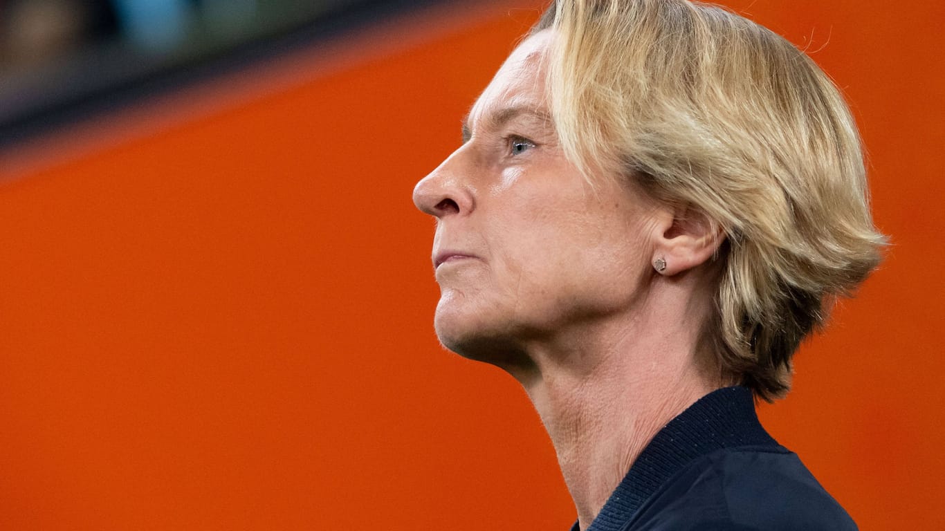 Martina Voss-Tecklenburg: Die Bundestrainerin beschönigte das WM-Aus nicht und stellte sich vor ihr Team.