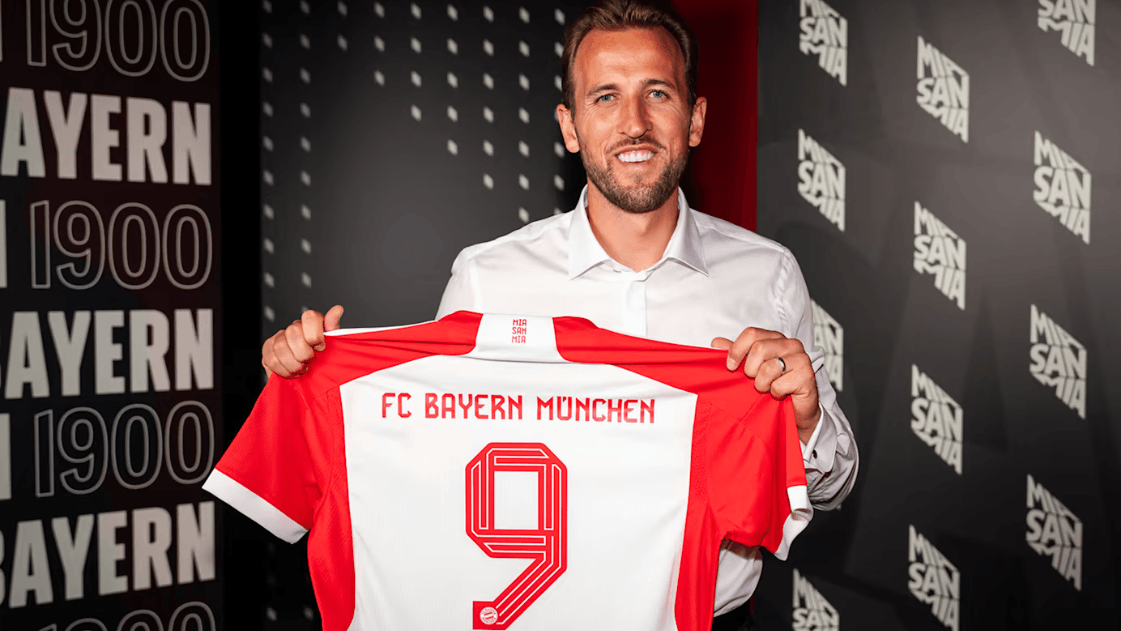 Bald im neuen Trikot: Harry Kane bei seiner Vorstellung in München. (Foto: FC Bayern)