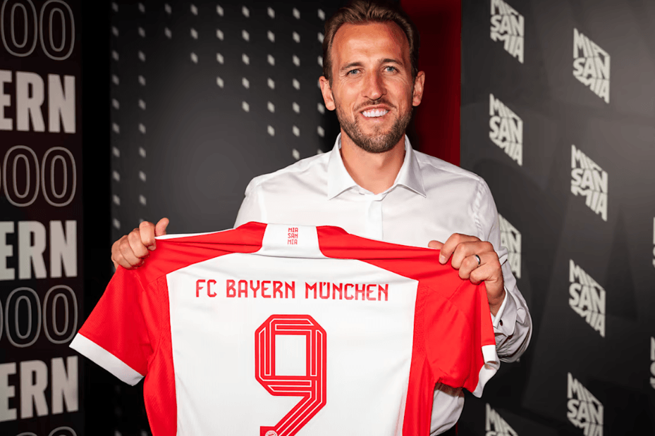 Bald im neuen Trikot: Harry Kane bei seiner Vorstellung in München. (Foto: FC Bayern)