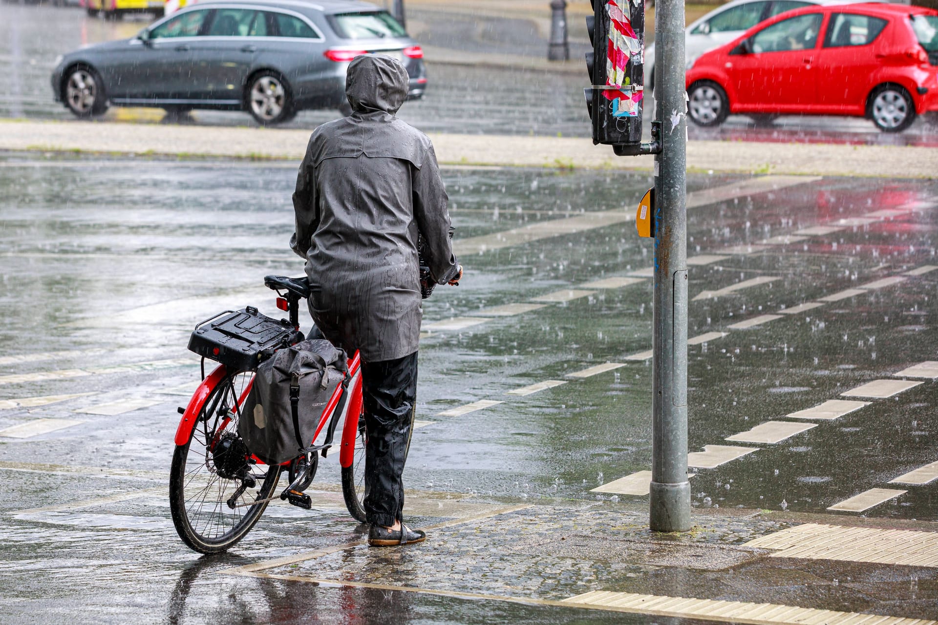 Starkregen in Deutschland (Symbolbild): In einigen Regionen droht Hochwasser.