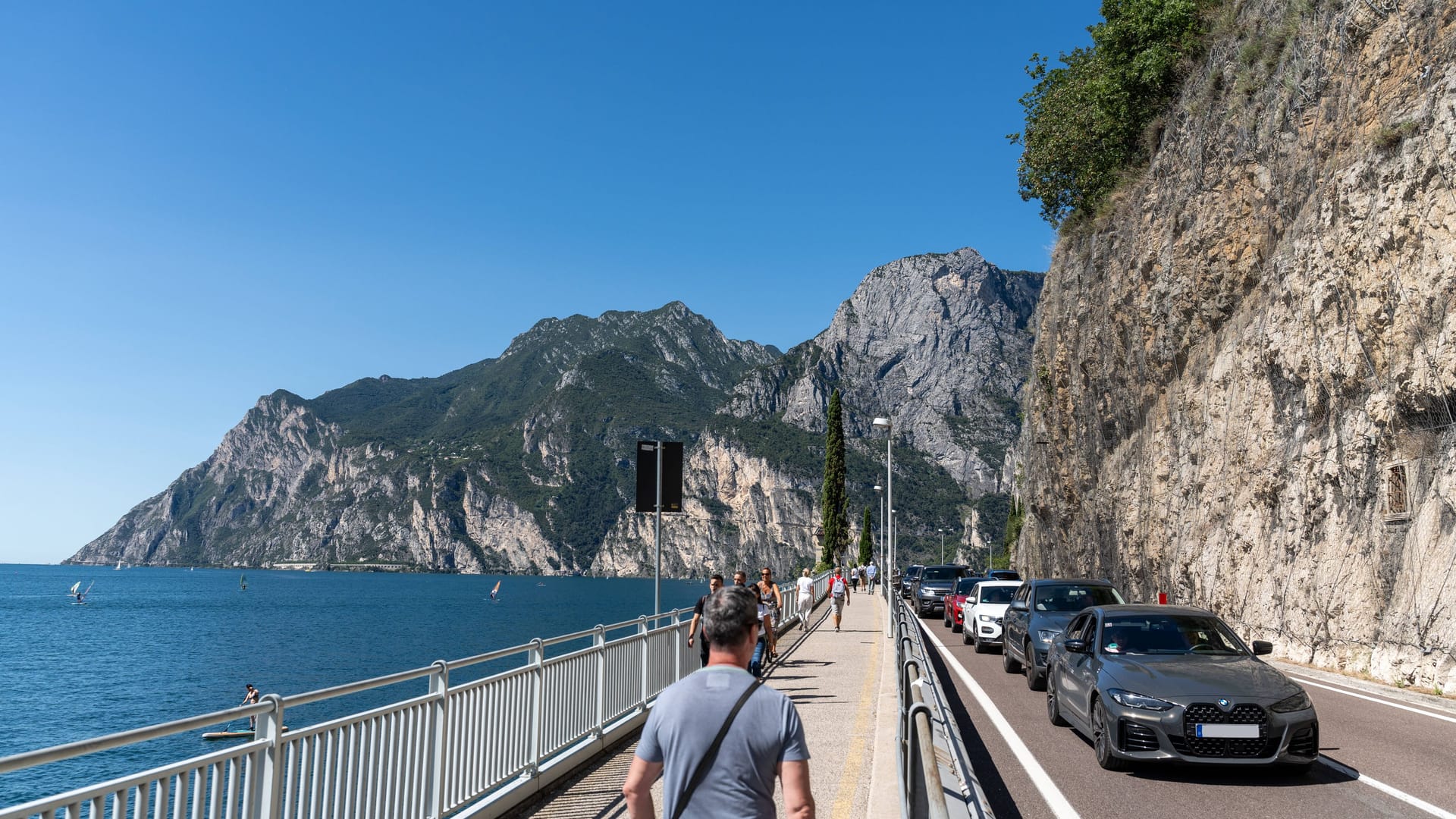 Gardasee Italien: Viele reisen mit dem Auto an.